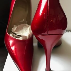 STUART WEITZMAN THE LEGEND STILETTO 9M RED PATENT
